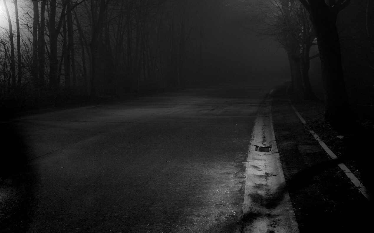 暗い路地裏